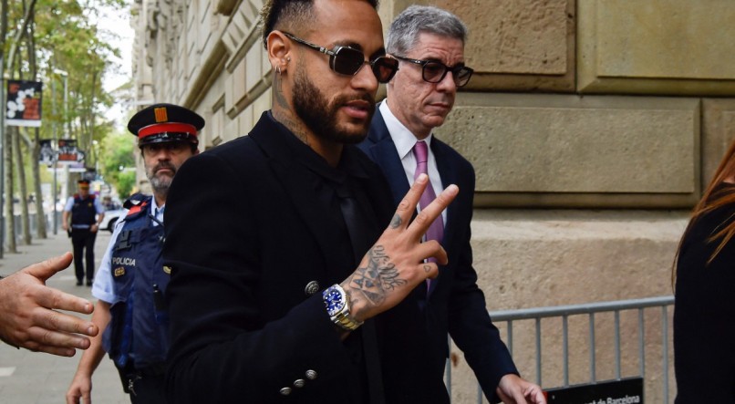 Neymar chegando para o julgamento 