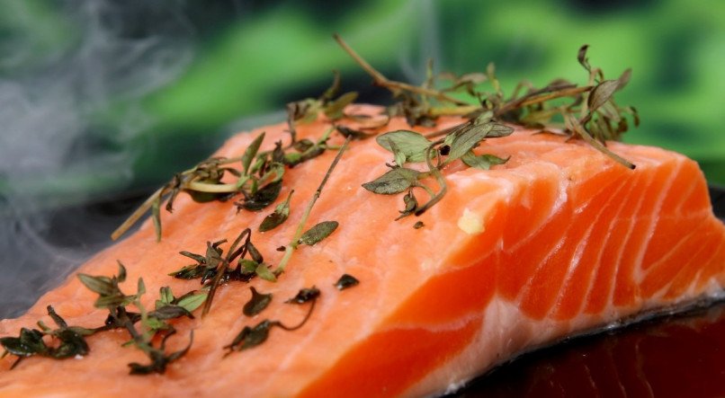 Peixe salmão, rico em ômega-3
