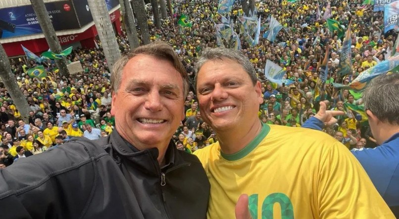 Bolsonaro com  Tarcísio  no ano passado, ainda  durante campanha eleitoral