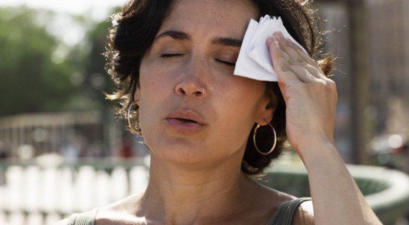 Cerca de 70% das mulheres experimentam a sensa&ccedil;&atilde;o de calor&atilde;o na menopausa