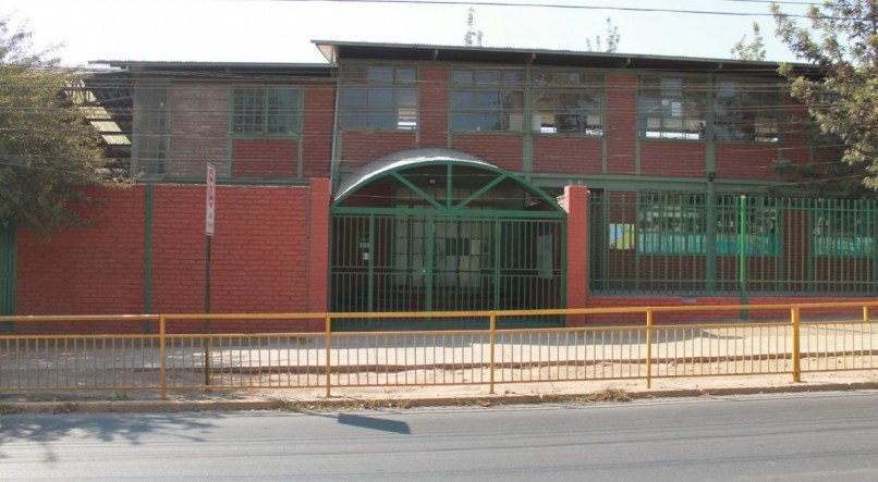 Aluno detona bomba caseira em escola no Chile