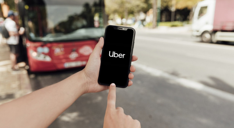 Uber: Justi&ccedil;a do Trabalho discute v&iacute;nculo de emprego entre motoristas e aplicativo
