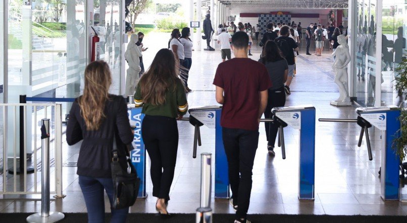 A aplica&ccedil;&atilde;o do segundo dia do Enem 2022 come&ccedil;a &agrave;s 13h30 e termina &agrave;s 18h30