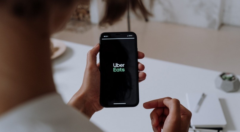Uber e apps de delivery oferecem benef&iacute;cios trabalhistas para motoristas; entenda