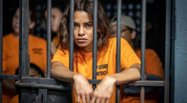 Brisa (Lucy Alves) vai parar na prisão na novela Travessia, da Globo