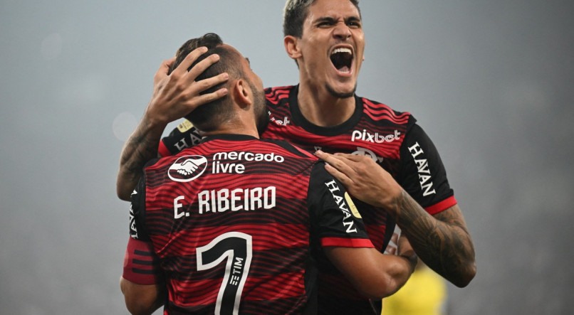 Pedro &eacute; a refer&ecirc;ncia do Flamengo no ataque no jogo contra o Athletico-PR na final da Libertadores