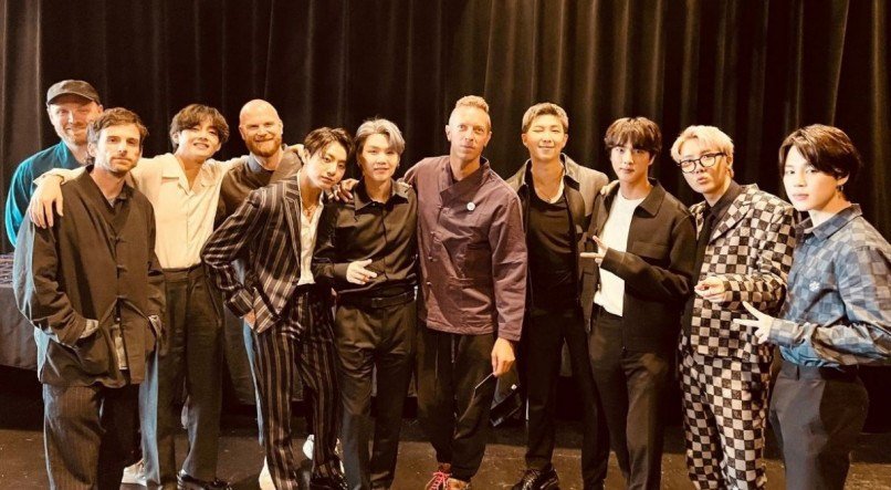 Coldplay e BTS reunidos para divulgação de 'My Universe', em 2021.