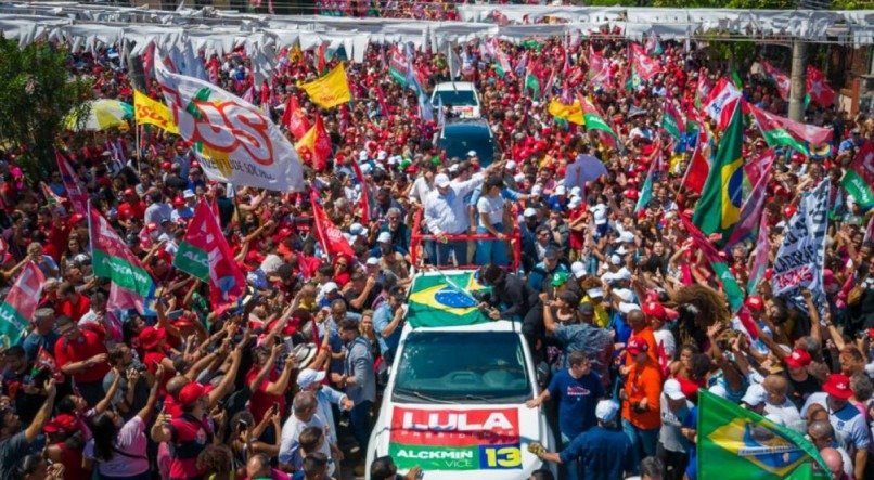 Ex-presidente Lula participou, nesta quinta-feira (20), de caminhada em São Gonçalo, no Rio de Janeiro