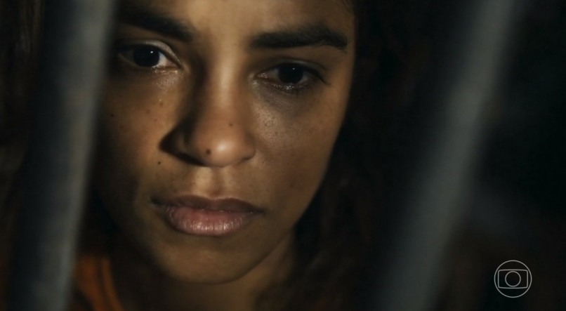 INJUSTIÇA Brisa (Lucy Alves) fica na mira da Justiça por ter ido ver o filho