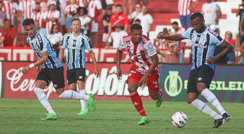 Grêmio garantiu o acesso com duas rodadas de antecedência ao vencer o Náutico nos Aflitos