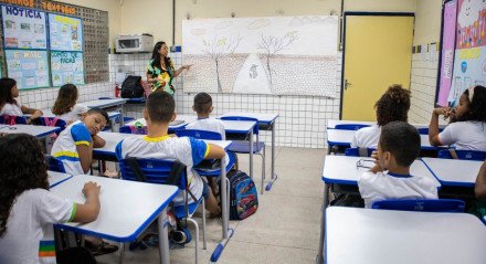 A rede municipal de ensino do Recife tem cerca de 5 mil professores que lecionam para 95 mil estudantes matriculados em 331 escolas
