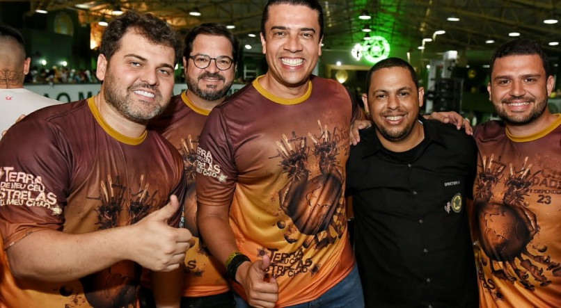 CARNAVAL 2023 Prefeito de Caruaru, Rodrigo Pinheiro, e o Presidente da Fundação de Cultura, Rafael Martiniano, no Rio de Janeiro em evento da Mocidade Independente de Padre Miguel