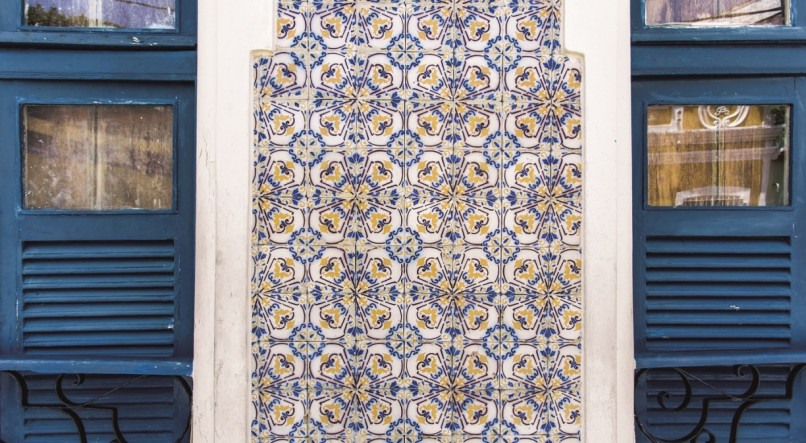 REGISTRO Parede de azulejos em casario do Sítio Histórico de Olinda; fotografia está no livro Memória Gráfica da Arquitetura de Olinda
