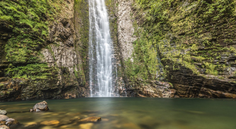 A Cachoeira do Segredo tem uma beleza imponente na Chapada dos Veadeiros