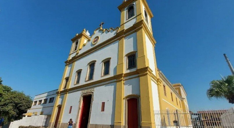 Segundo a denúncia, Paróquia de Nossa Senhora do Desterro teve gradil removido sem autorização para montagem do palanque de Bolsonaro