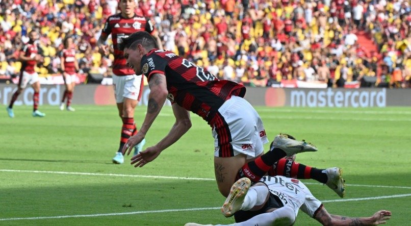 Ayrton Lucas tem conquistado a torcida do Flamengo.