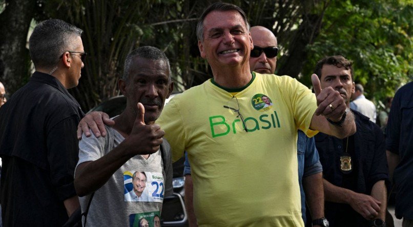 Jair Bolsonaro votou no Rio de Janeiro na manhã deste domingo (30).