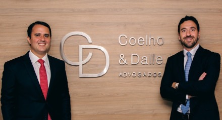 NEGÓCIO Os sócios, Eduardo Coelho e Ricardo Dalle, fundadodes do escritório em 2007 