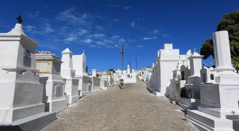 FERIADO DE FINADOS // PREPARATIVOS CEMITÉRIOS FERIADO DE FINADOS // CEMITÉRIO DE GUADALUPE E DE SANTO AMARO SE PREPARAM PARA O FERIADO DE FINADOS. 

NA FOTO: CEMITÉRIO DO GUADALUPE EM OLINDA