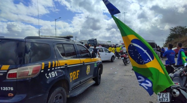 V&aacute;rios protestos foram realizados em rodovias pelo Brasil e, por determina&ccedil;&atilde;o do STF, os manifestantes identificados pela PRF devem ser multados em R$ 100 mil