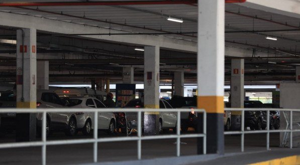 FILA POSTOS DE GASOLINA