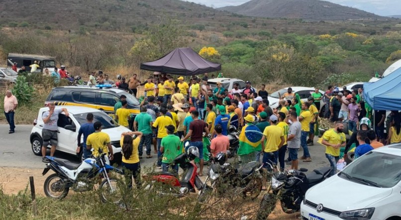 TAQUARITINGA DO NORTE Por todo País, apoioadores de Bolsonaro prostestam desde domingo contra as eleições