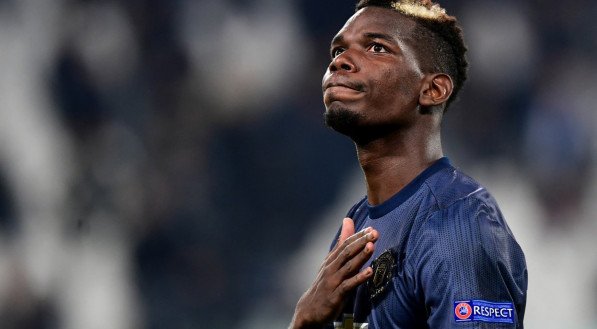 Pogba recebe pena m&aacute;xima por doping e fica suspenso por quatro anos.