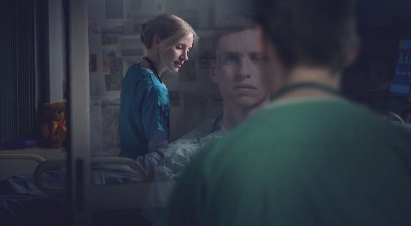 "O Enfermeiro da Noite" traz Jessica Chastain como Amy Loughren, e Eddie Redmayne como Charles Cullen