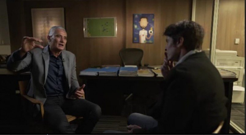O técnico Tite durante entrevista