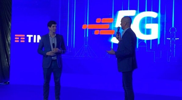 João Campos e presidente da TIM Alberto Griselli em evento que marcou cobertura em 100% dos bairros da cidade