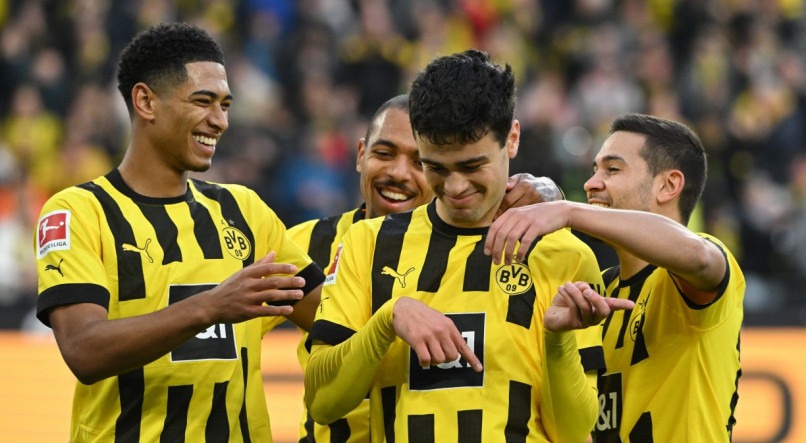 Borussia Dortmund entra em campo neste s&aacute;bado (13)