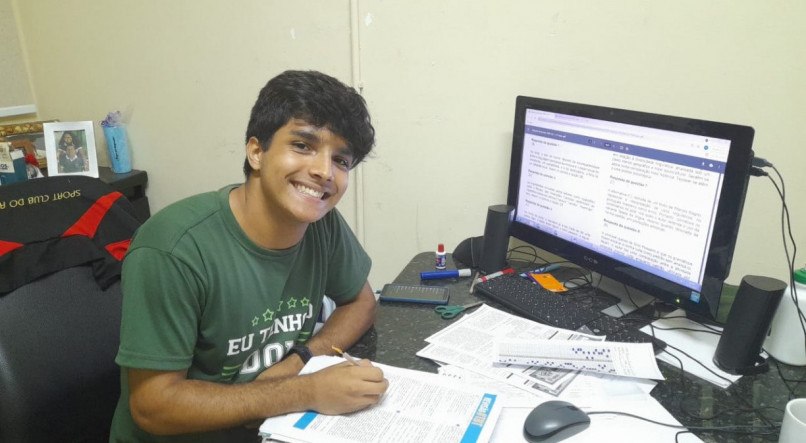 EXPECTATIVA Ronaldo Ribeiro Filho, de 17 anos, fera de ciência da computação, planeja começar a avaliação fazendo um esboço da redação