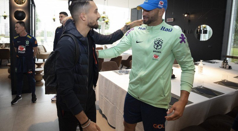 Alex Teles (E) e Weverton (D). Sele&ccedil;&atilde;o Brasileira se prepara em Turim, na It&aacute;lia, visando a Copa do Mundo do Catar