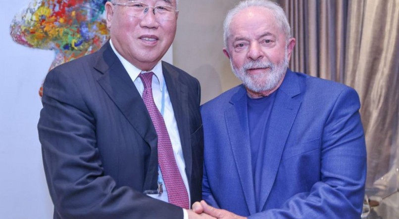 Lula ao lado de Xie Zhenhua, representante da China na COP27