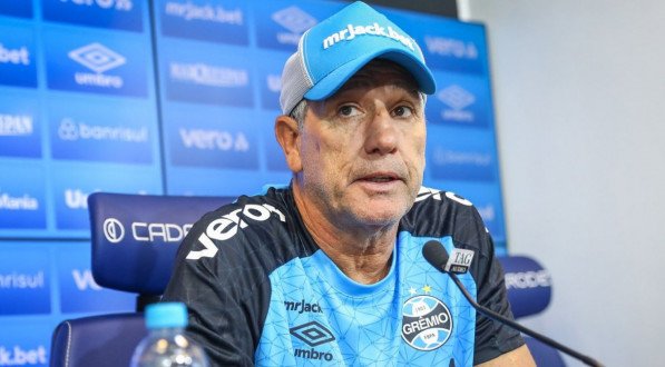 Renato Ga&uacute;cho &eacute; o t&eacute;cnico do Gr&ecirc;mio no jogo contra o Cuiab&aacute; pelo Brasileir&atilde;o