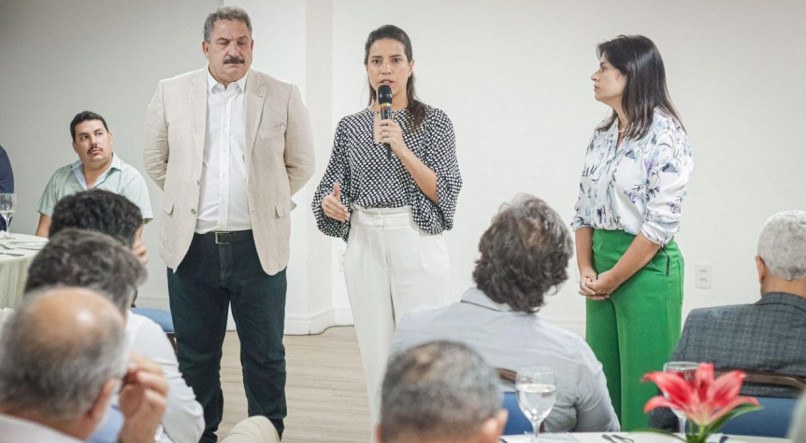 BOA VIAGEM Reunião contou com a participação de Eriberto Medeiros e da senadora eleita Teresa Leitão