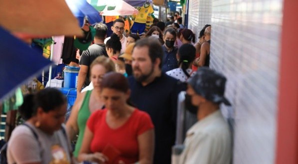 Taxa de desemprego fica em 7% no trimestre até março, revela IBGE