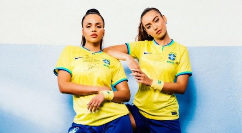 MÚSICA DA COPA Gabily e Vanessa Lopes cantam "Chapadinha na Gaveta"