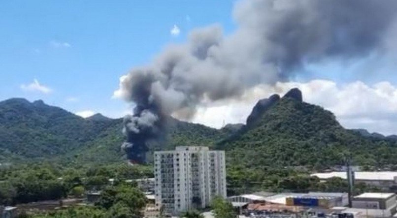 A TV Globo informou que o inc&ecirc;ndio afetou cen&aacute;rio da novela &lsquo;Todas as Flores&rsquo;