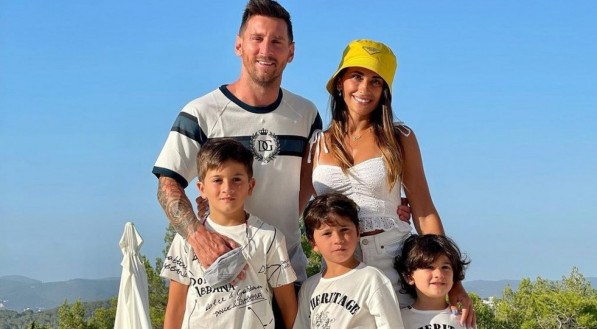 Lionel Messi e Antonela Roccuzzo t&ecirc;m tr&ecirc;s filhos