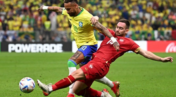 Jogo do Brasil Copa 2022 ao vivo: Neymar contra jogador da Sérvia