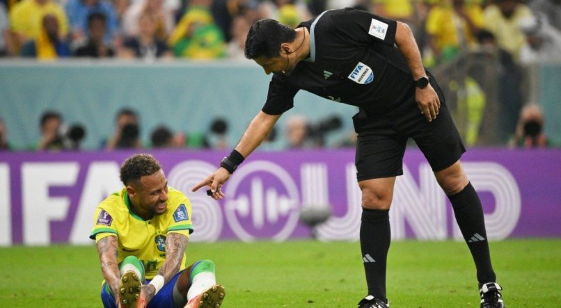 Neymar sofreu uma entorse no tornozelo direito na estreia da seleção brasileira