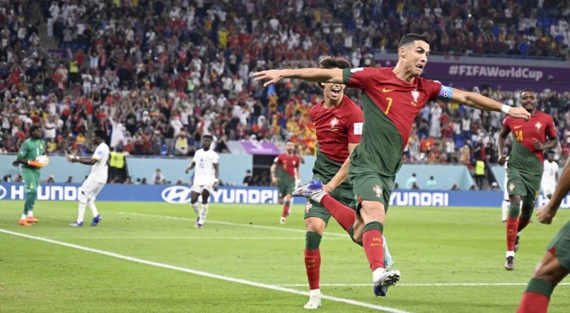 Cristiano Ronaldo entrou para hist&oacute;ria da Copa do Mundo com gol marcado no Catar