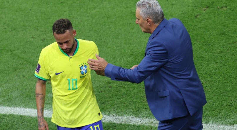 Neymar saiu bastante abatido de campo na vitória do Brasil sobre a Sérvia na Copa do Mundo 2022