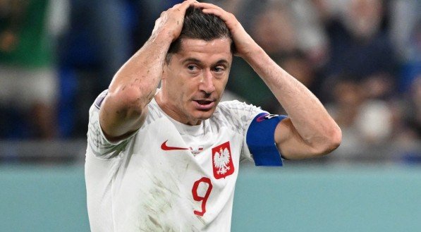 Robert Lewandowski, estrela da seleção polonesa, perdeu penalti em partida contra o México.