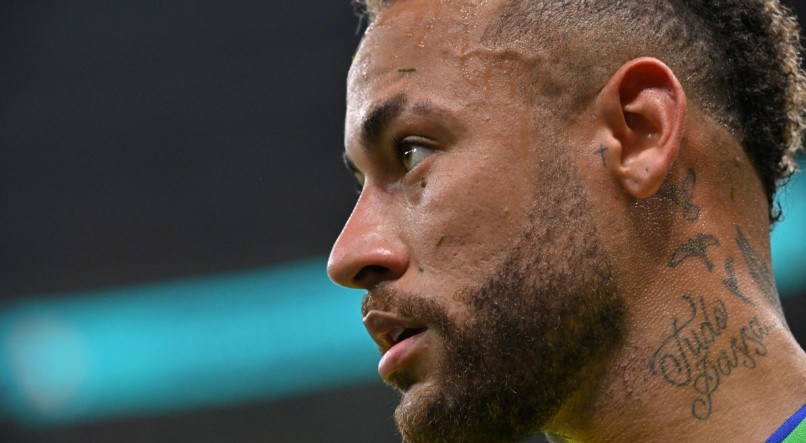 Neymar se machucou durante o jogo contra Sérvia na estreia da Copa do Mundo 2022