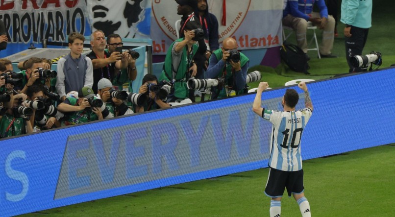 Messi ovacionado pela torcida argentina