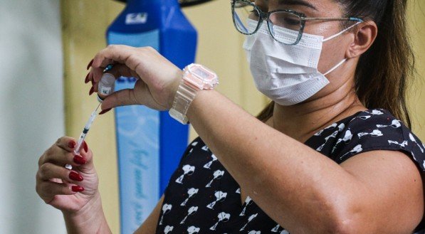 MUTIRÃO DE VACINAÇÃO NO RECIFE acontece em 10 localidades neste fim de semana; veja vacinas oferecidas e quem pode tomar
