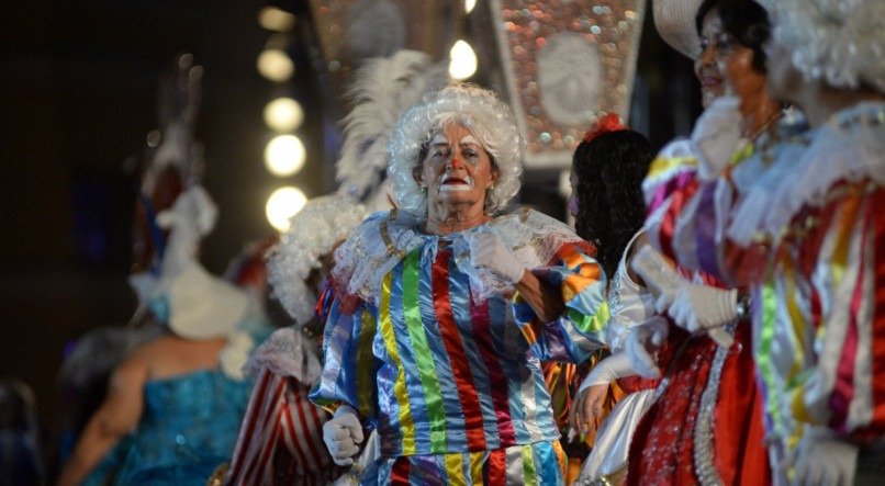 Batutas de São José, em desfile de 2016; agremiação sofre com dívidas de IPTU