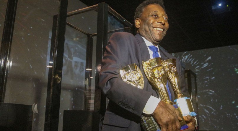 Rei Pelé está internado em São Paulo